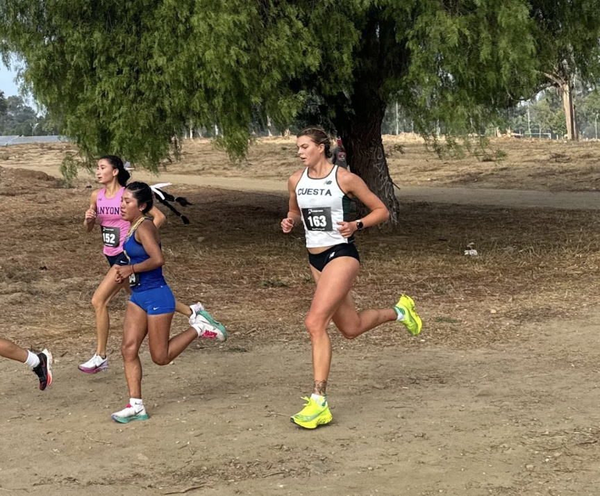 Madeline Fletcher (#163) races opponents at the Western State Conference Finals in Oxnard, CA on Oct. 25, 2024.
